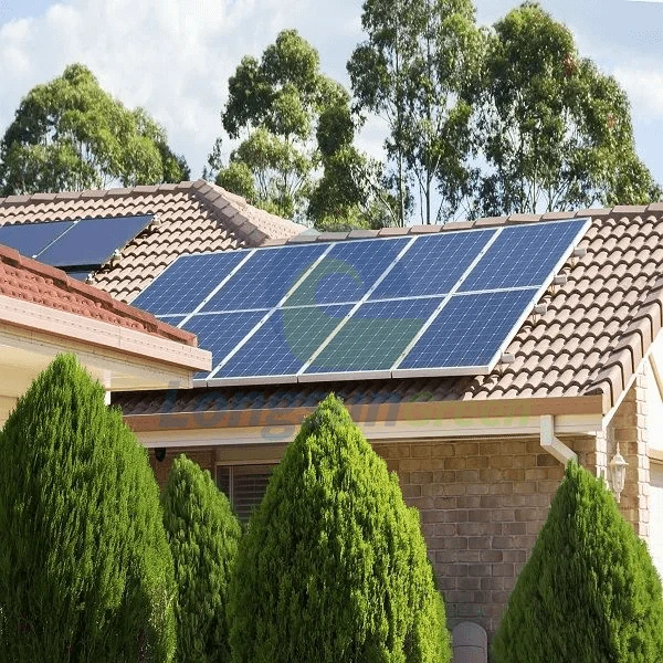 Estructura de muntatge al terrat de teules solars